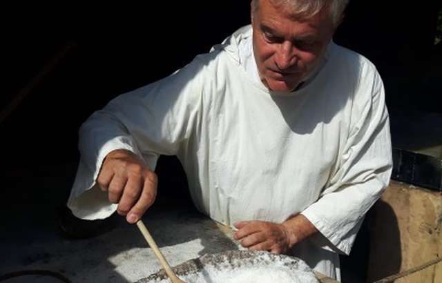 Salzsieder Klaus Reichert in der Siedehuette